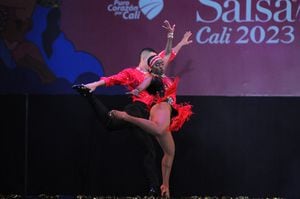 Cali: 18 Festival Mundial de Salsa, Categoría Pareja profesional en línea on1/0n2. oct 7-23. El País José L Guzmán. EL País