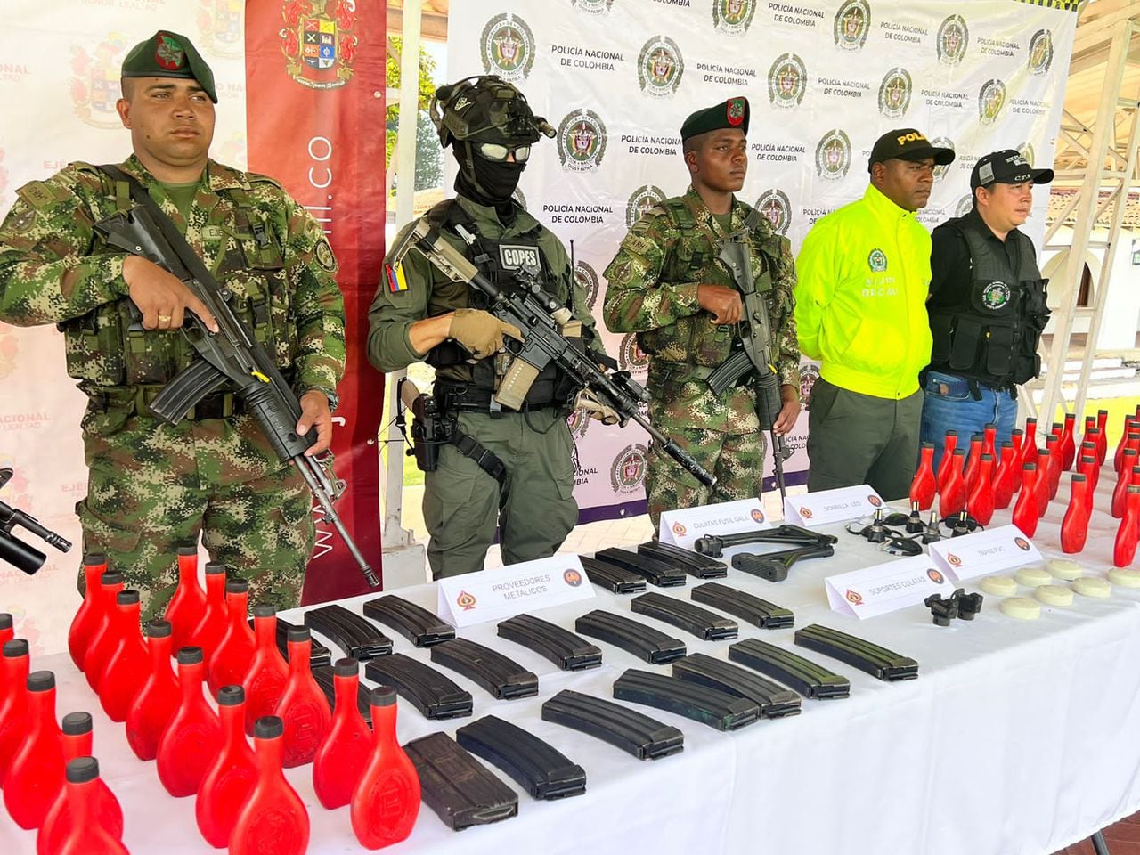 Ejército Nacional ubicó un depósito ilegal con insumos para explosivos y material de guerra en Argelia, Cauca