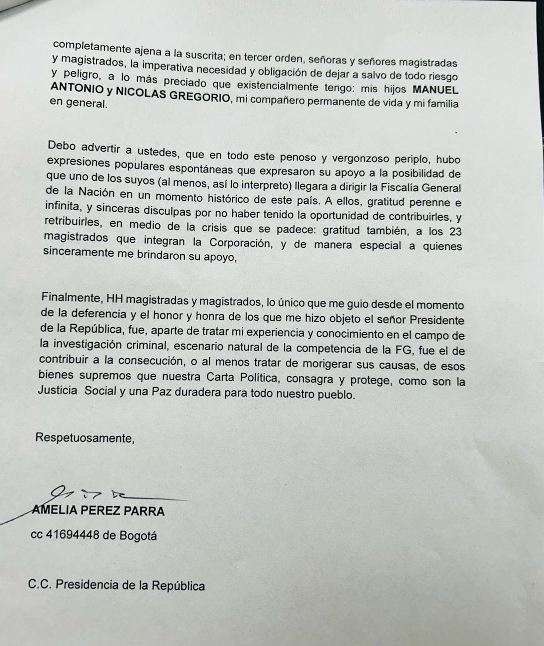 Amelia Pérez  carta renuncia