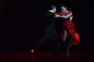 Los teatros Jorge Isaacs de Cali y Municipal de Buga se engalanarán para el cierre del año 2023 con el espectáculo “TANGO”, una producción y gira nacional que reúne 30 artistas en escena, un quinteto típico de tango, bailarines profesionales, cantantes argentinos y colombianos.