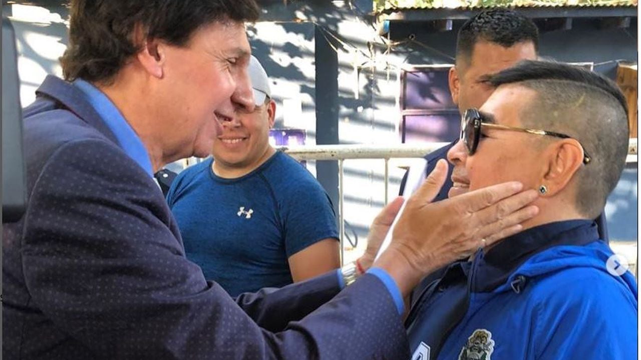 El 'Bambino' Pons se reencontró con Maradona en el 2020, después de mucho tiempo sin verse. El ídolo argentino era técnico de Gimnasia en ese momento.