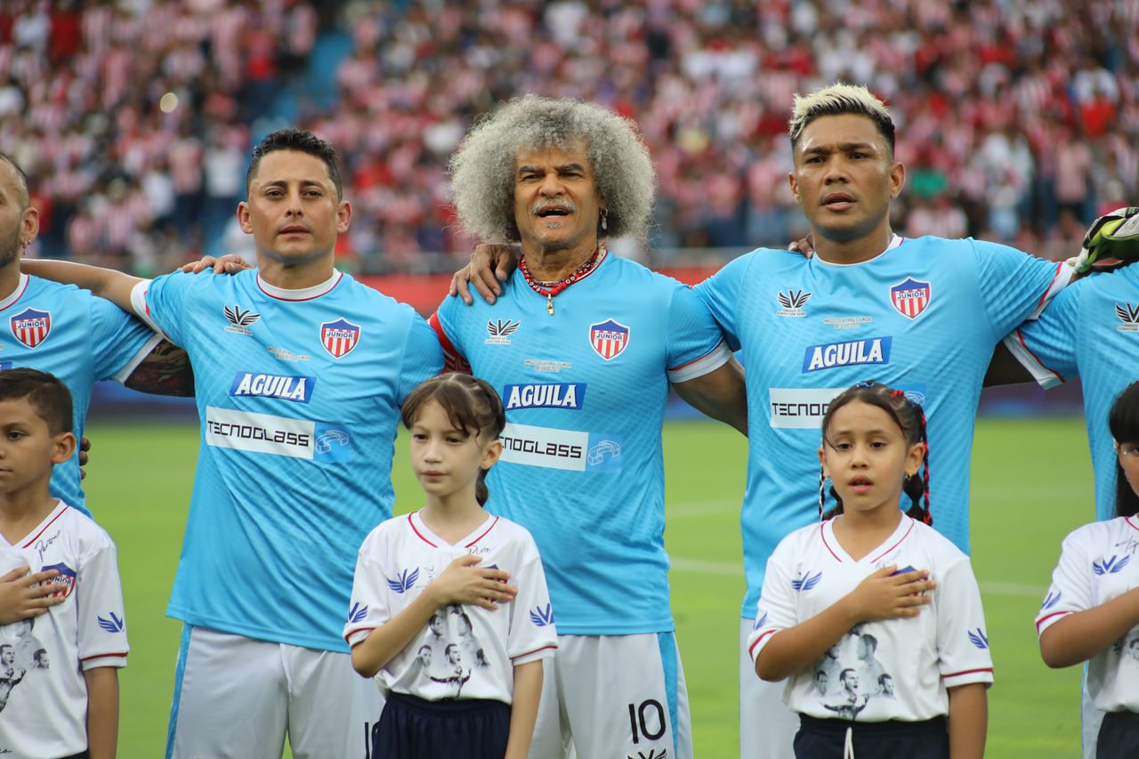 Sebastián Viera estuvo acompañado de varias figuras del fútbol colombiano.