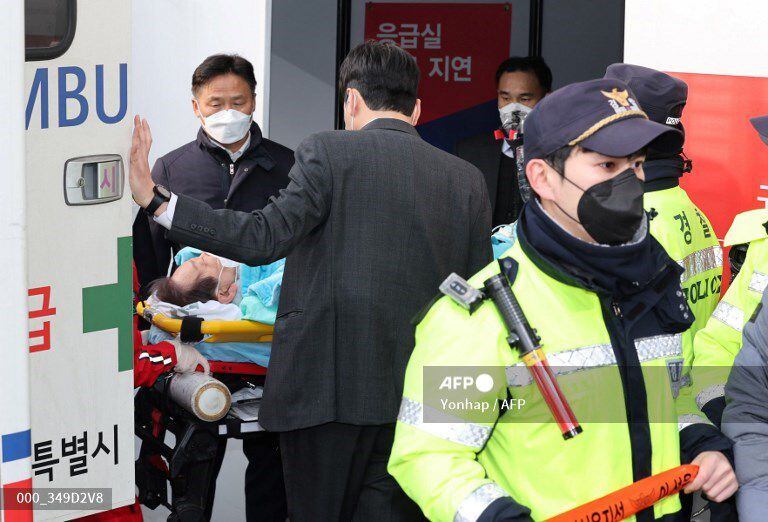 Líder de la oposición de Corea del Sur fue apuñalado en el cuello