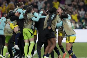 Las jugadoras de Colombia celebran después de que su compañera Linda Caicedo anotó el primer gol durante el partido de fútbol del Grupo H de la Copa Mundial Femenina entre Alemania y Colombia en el Estadio de Fútbol de Sydney en Sydney, Australia, el domingo 30 de julio de 2023. (Foto AP/Mark Baker)