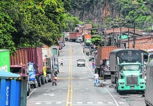 El transporte de carga ha sido uno de los más afectados con el paro de Buenaventura. El domingo se movieron desde y hacia el puerto 161 camiones.