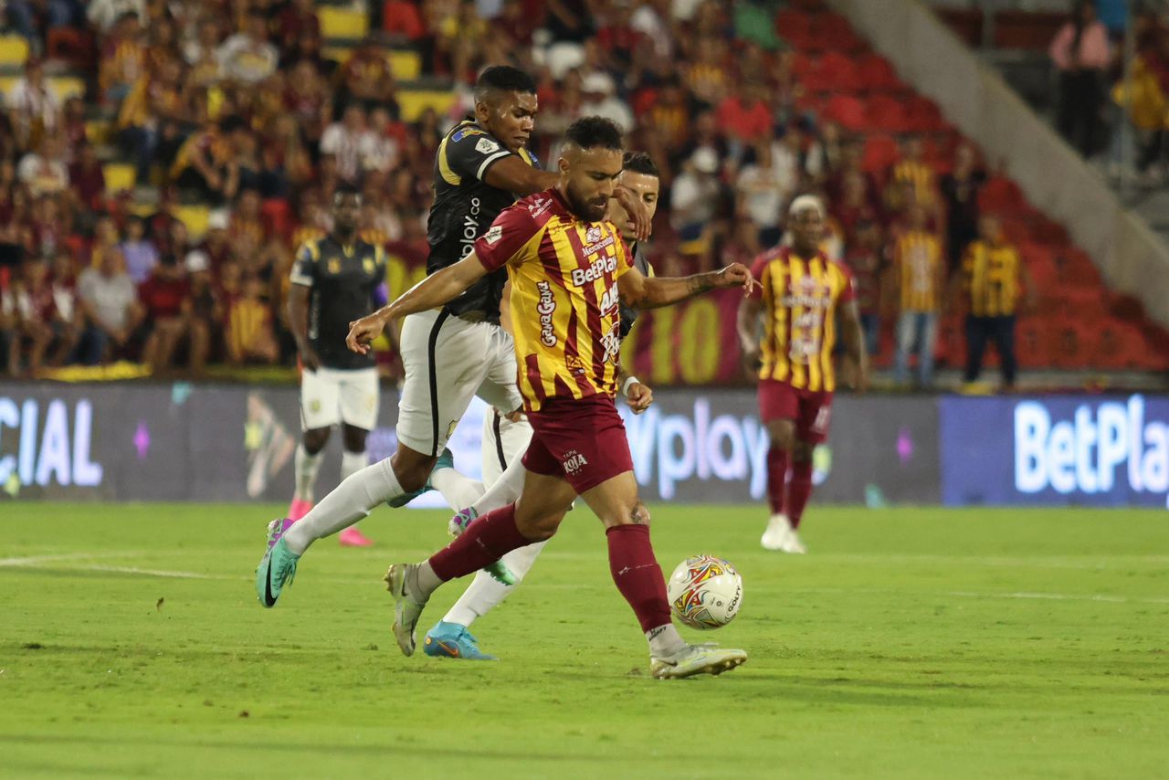 Imagen del partido entre Deportes Tolima y Águilas Doradas, por la fecha 5 de los cuadrangulares semifinales del segundo semestre de la Liga colombiana.