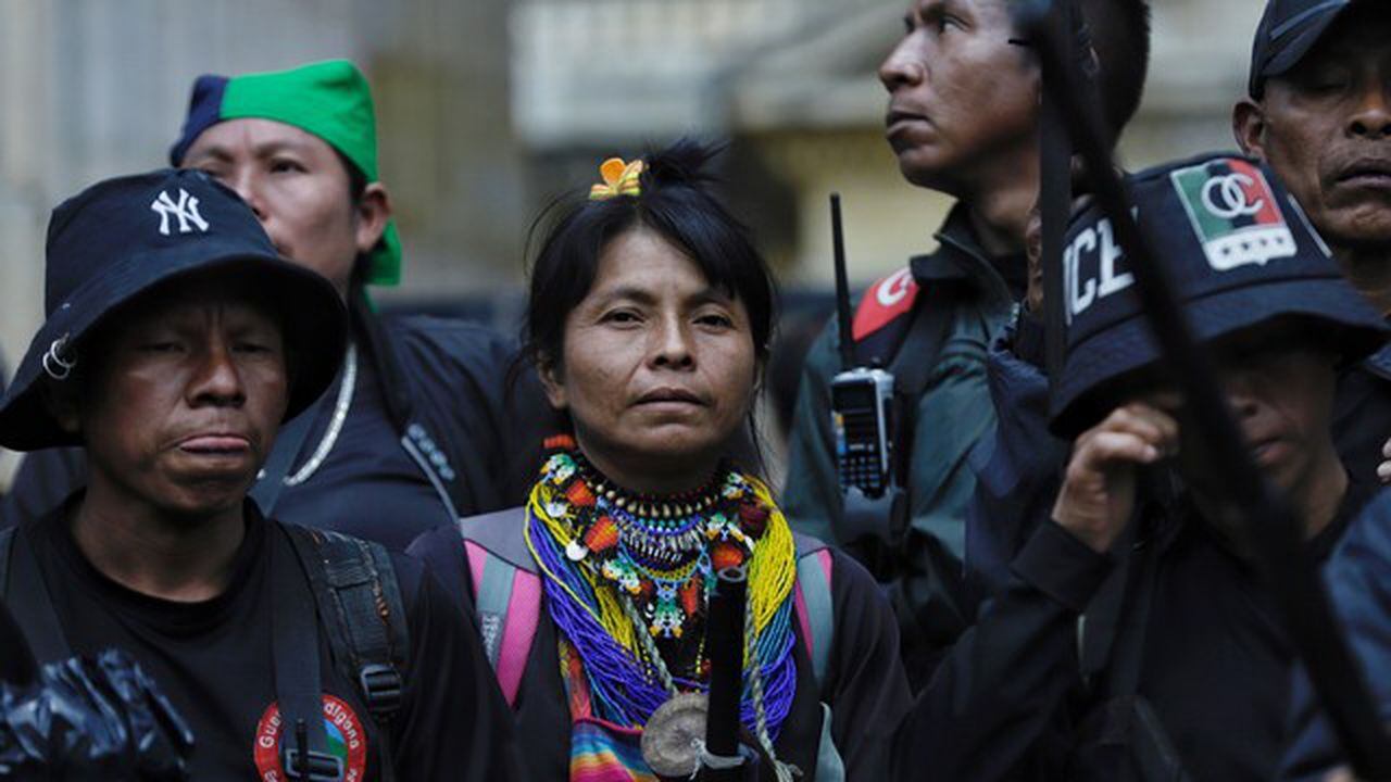 Guardia indígena realiza un plantón en apoyo a las reformas y el plan de desarrollo