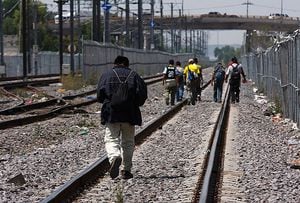 Según el Instituto de Migración de México el año pasado se registraron  64.000 arrestos en la frontera con Estados unidos. Del total de inmigrantes, 9 de cada 10 eran centroamericanos, y uno de cada 5 niña o mujer.