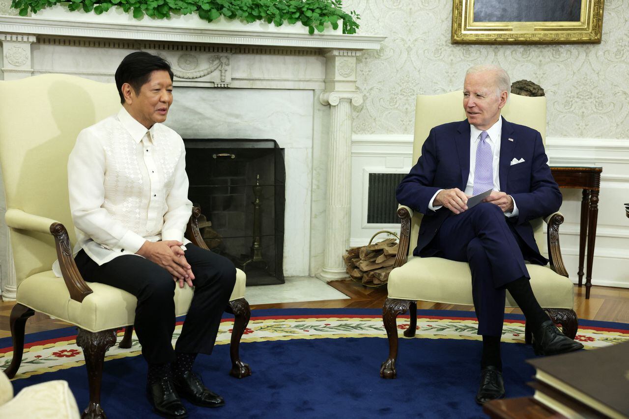 El presidente Joe Biden se reúne con el presidente de Filipinas, Ferdinand Marcos Jr., en la Oficina Oval de la Casa Blanca. Foto: AFP