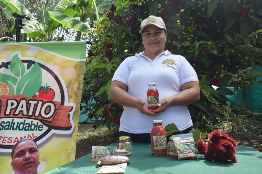 Gloria Cifuentes, mujer emprendedora de Villagorgona que hace parte del proyecto agrícola “Mi patio Ecosaludable” y es la propietaria de uno de los 50 patios productivos que lideran emprendedoras de la zona para generar ingresos.