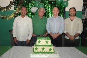 Los directivos del Deportivo cali, de izquierda a derecha Diego Quintero y Harold Lozada, Guido Jaramillo (Presidente), en la celebración de los 111 años de vida del Deportivo Cali en el 2023.