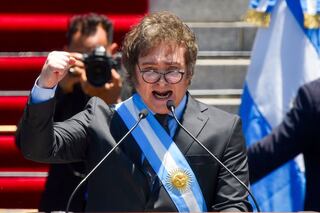 ARCHIVO - El recién juramentado presidente de Argentina, Javier Milei, habla frente al Congreso en Buenos Aires, Argentina, el 10 de diciembre de 2023. (AP Foto/Gustavo Garello, Archivo)