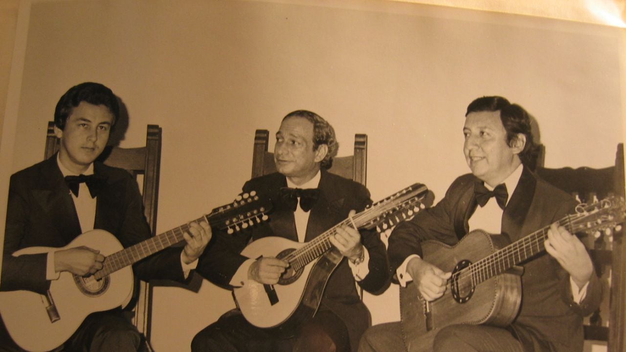 El maestro Diego Estrada (centro) falleció en el año 2011, dejando un gran legado en la música colombiana.