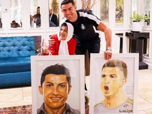 Las obras que recibió Ronaldo de parte de Fatemeh Hamami.
