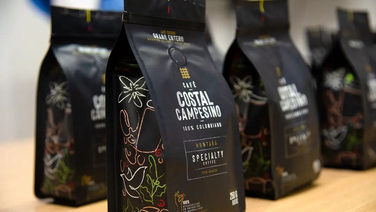 Este es el primer café colombiano de especialidad procesado por reincorporados y campesinos víctimas del conflicto que se exporta a Europa.