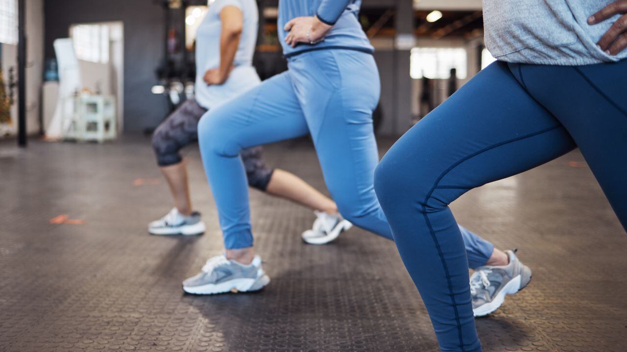 Este ejercicio sirve para mejorar la circulación en las piernas.