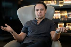 El ex piloto de Fórmula Uno Felipe Massa habla durante una entrevista en su casa en Sao Paulo, Brasil, el jueves 13 de agosto de 2019. 31 de septiembre de 2023. Massa envió una carta a la FIA acusando al organismo rector del automovilismo de conspirar para impedirle ganar el título de la serie en 2008.
