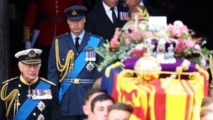 El rey Carlos de Gran Bretaña y el príncipe Guillermo de Gales de Gran Bretaña asisten al funeral de estado y al entierro de la reina Isabel de Gran Bretaña, en Londres, Gran Bretaña, el 19 de septiembre de 2022. 