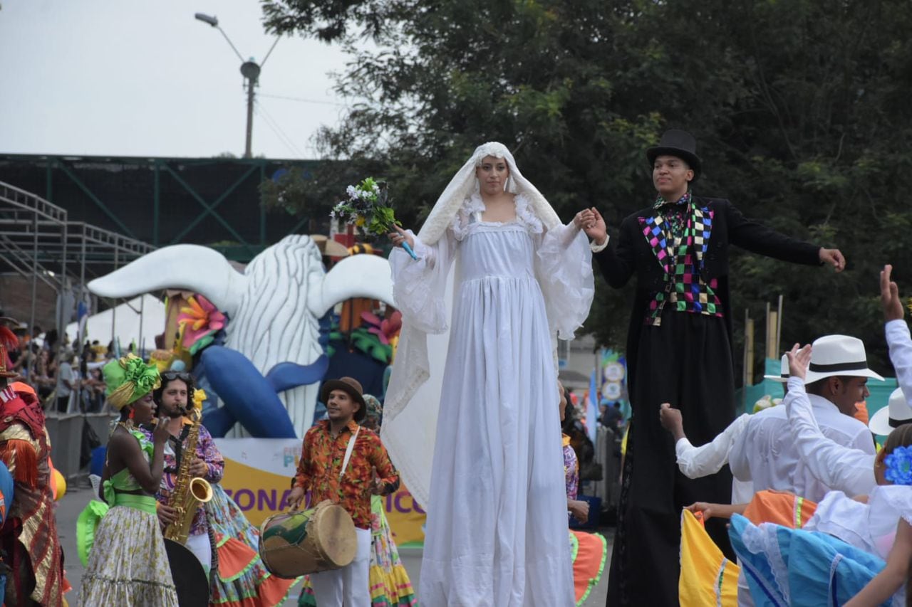 Feria de Cali 2023 desfile La Fiesta de Mi Pueblo. Este desfile reúne la tradiciones, fiestas y bales de cada municipio del Valle del Cauca.