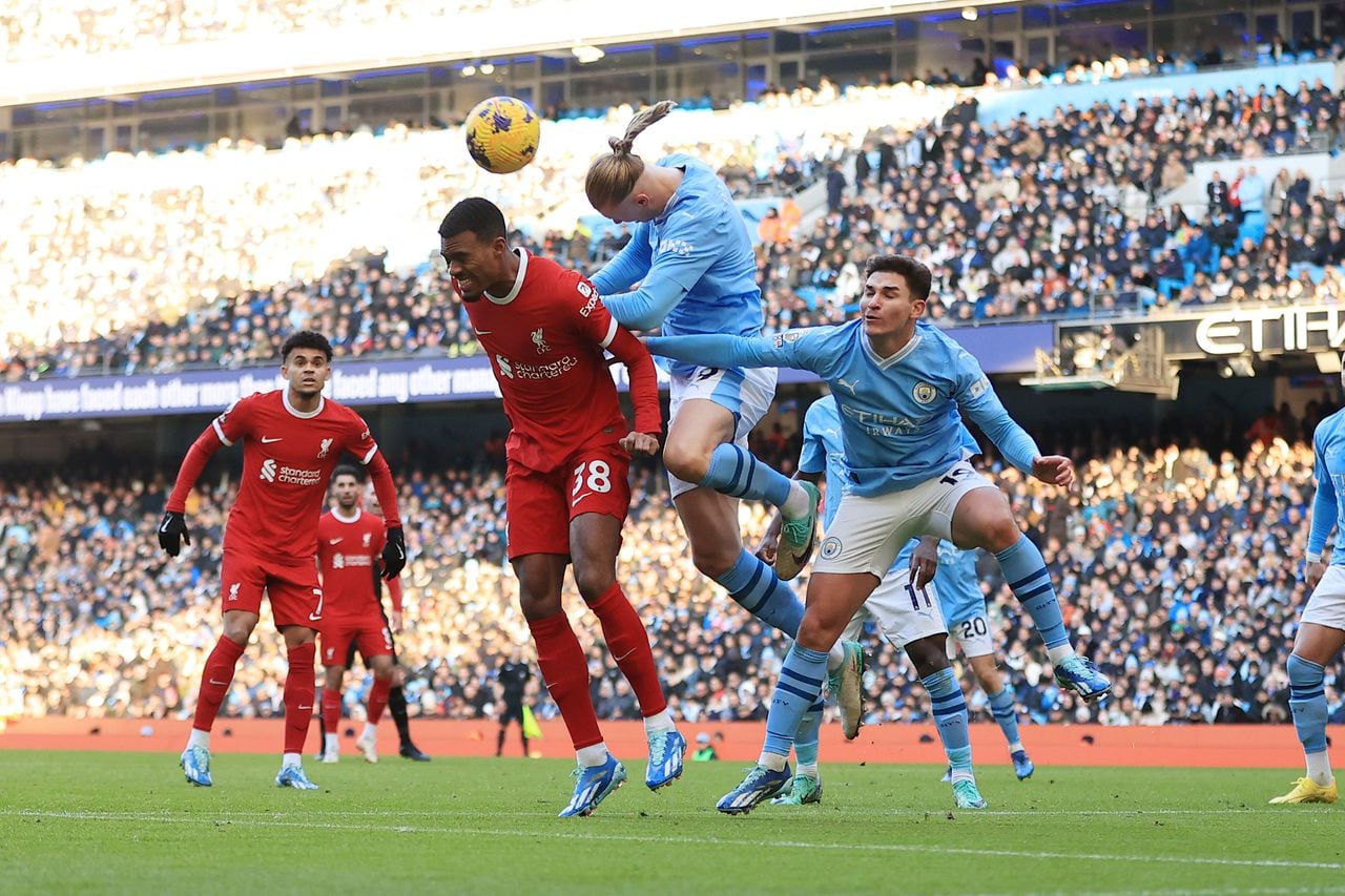 MANCHESTER, ENGLAND - NOVEMBER 25: Ryan Gravenberch of Liverpool battles with Erling Haaland of Manchester City (C) and Julian Alvarez of Manchester City during the Premier League match between Manchester City and Liverpool FC at Etihad Stadium on November 25, 2023 in Manchester, England. (Photo by Simon Stacpoole/Offside/Offside via Getty Images)