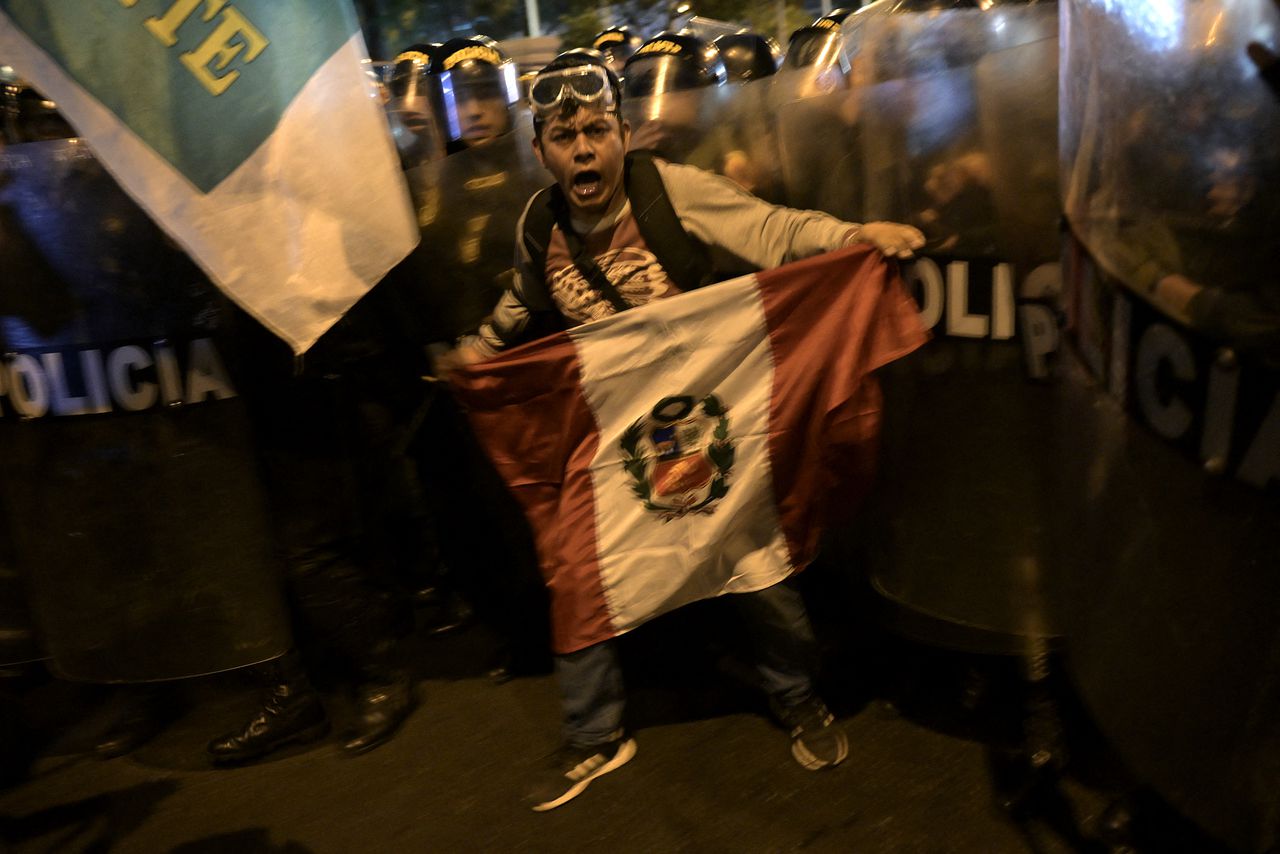 Las manifestaciones continúan a esta hora en el centro de Lima