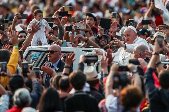 La visita del Papa se produce en un momento en que la Iglesia católica portuguesa se enfrenta a su legado de abuso sexual por parte del clero. (Foto de Paolo Cunha - Pool/Getty Images)