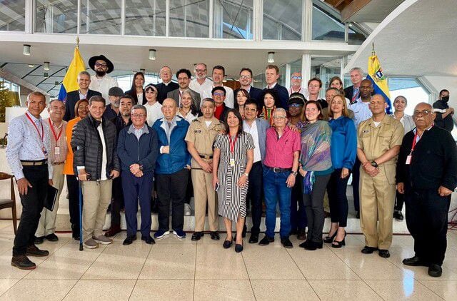 Delegados y participantes de los diálogos con el ELN en La Habana, Cuba