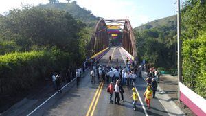 Nuevo puente del alambrado entre Valle y Quindío