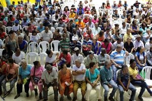 Miles de personas de la tercera edad tuvieron que inscribirse en el nuevo pagador de pensiones y subsidios para recibir sus mesadas. (Foto: Bernardo Peña).