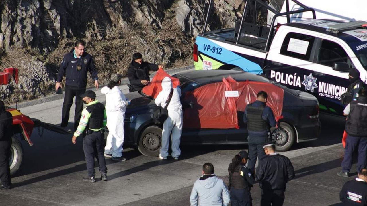 Encuentran cuerpos desmembrados a un costado de un auto en una vía principal de Puebla, México