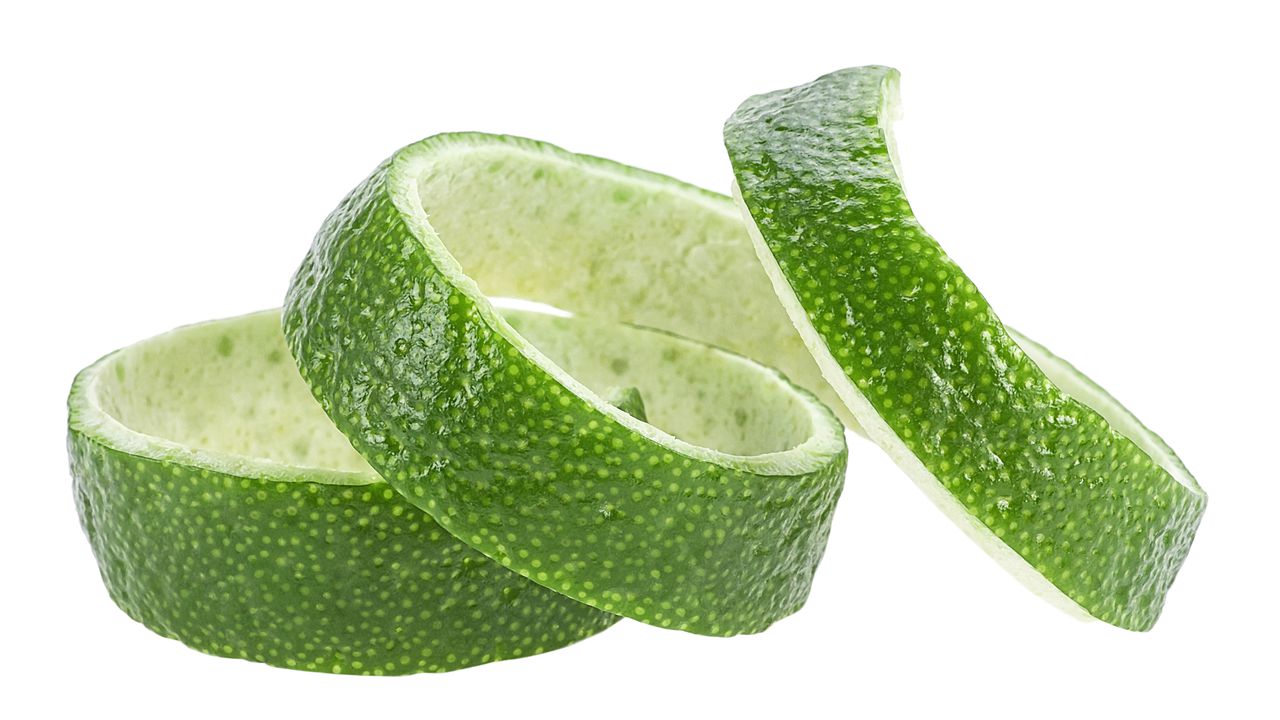La cáscara de limón se puede aprovechar de múltiples formas.