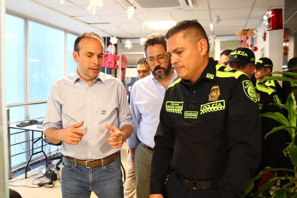 El alcalde Alejandro Eder insistió que la presencia policial en las calles de Cali debe ser mayor.