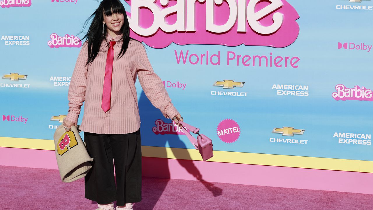 Billie Eilish lanza su video musical para Barbie