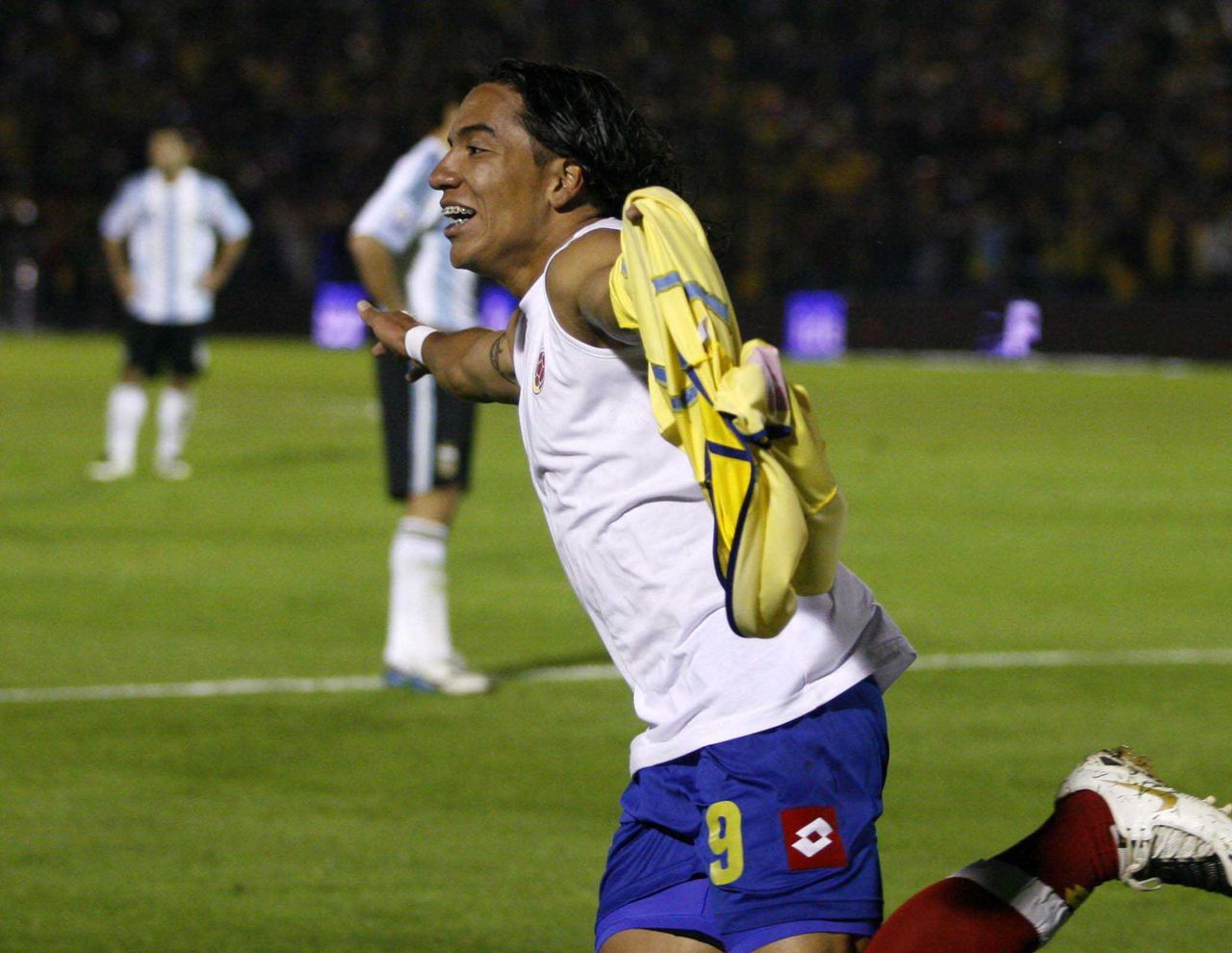 Dayro Moreno luego de marcar el segundo gol del triunfo 2-1 contra Argentina, por las Eliminatorias de Sudáfrica 2010.