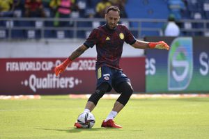 BARRANQUILLA, COLOMBIA - OCTOBER 14: David Ospina of Colombia warms up prior to a match between Colombia and Ecuador as part of South American Qualifiers for Qatar 2022 at Estadio Metropolitano on October 14, 2021 in Barranquilla, Colombia. (Photo by Guillermo Legaria/Getty Images)