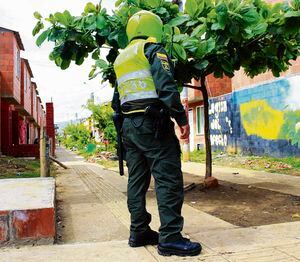 El barrio Llano Verde, Comuna 15 de Cali, es uno de los más afectados por la violencia. Policía hace constantes operativos.
