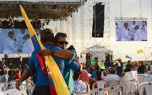 Imágenes: Con abrazos y besos, guerrilleros de las Farc celebraron acuerdo final de paz 16