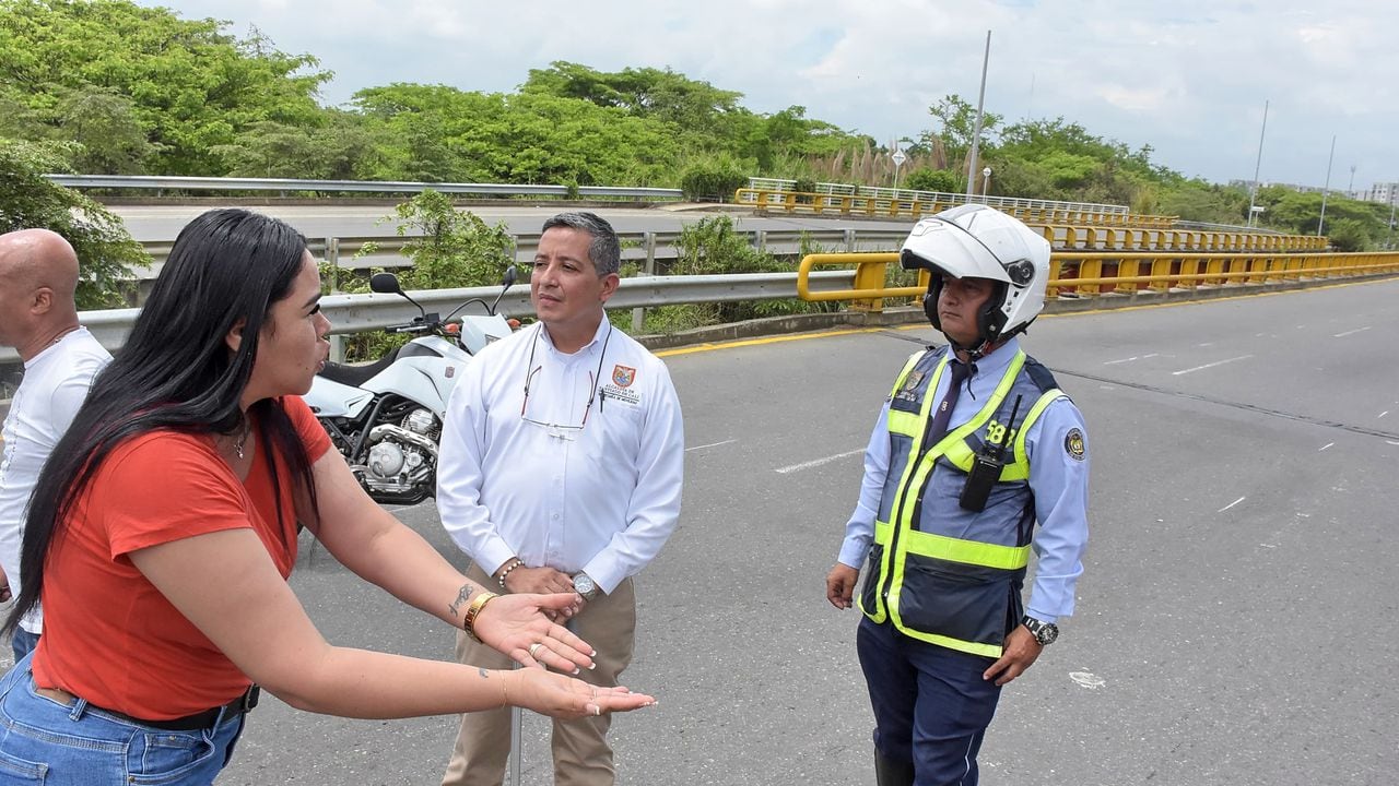 Secretaría de Movilidad realiza labores de demarcación del Puente de Bochalema por la cantidad de Accidentes ocurridos en este lugar.