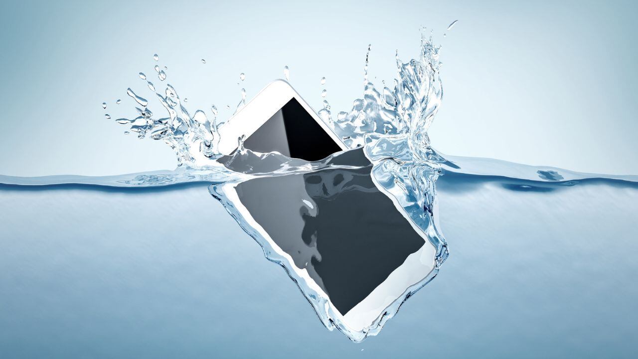 Conocé cómo es el celular resistente al agua, la humedad y los