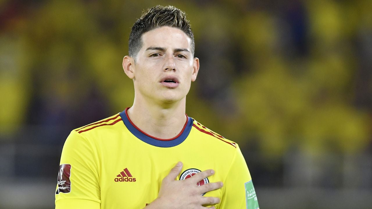 BARRANQUILLA, COLOMBIA - MARCH 24: James Rodriguez of Colombia sings the national anthem during a match between Colombia and Bolivia as part of FIFA World Cup Qatar 2022 Qualifier on March 24, 2022 in Barranquilla, Colombia. (Photo by Getty Images/Gabriel Aponte)