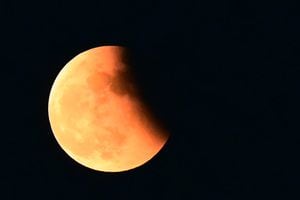 La Luna de sangre se podrá observar en Colombia la noche del 5 mayo. El evento alcanzará su máximo a las 11:30 pm.