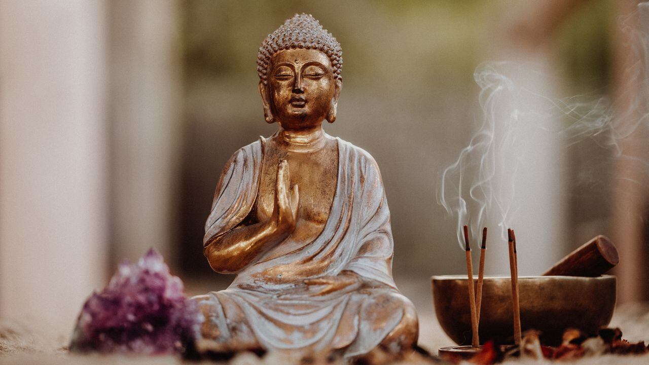 ¿Cómo influye la presencia de un Buda en la energía y la armonía del hogar, según los preceptos del Feng Shui?