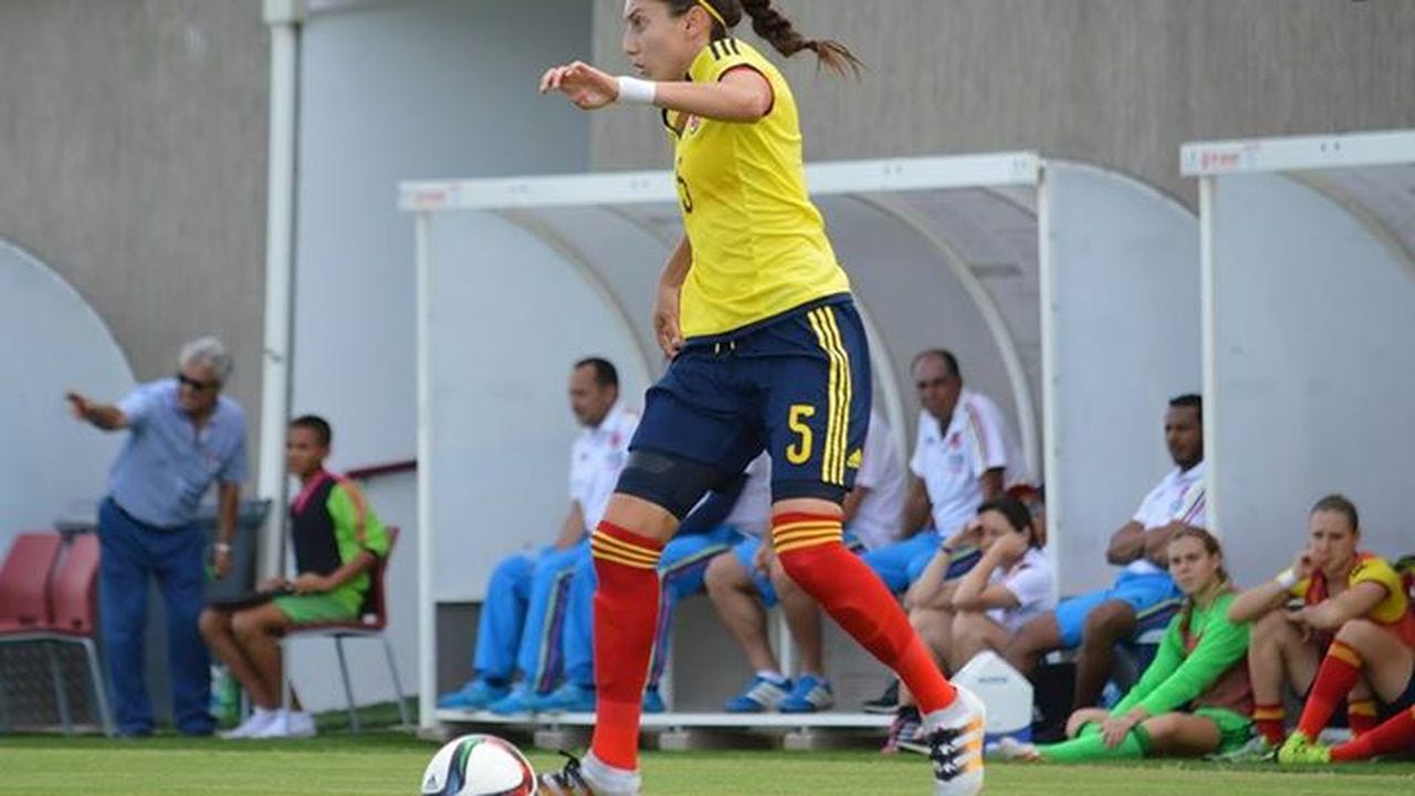 Ortiz jugó como delantera o mediocampista ofensiva en la Selección Colombia femenina.