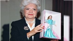 Ruth Handler, creadora de la muñeca Barbie.