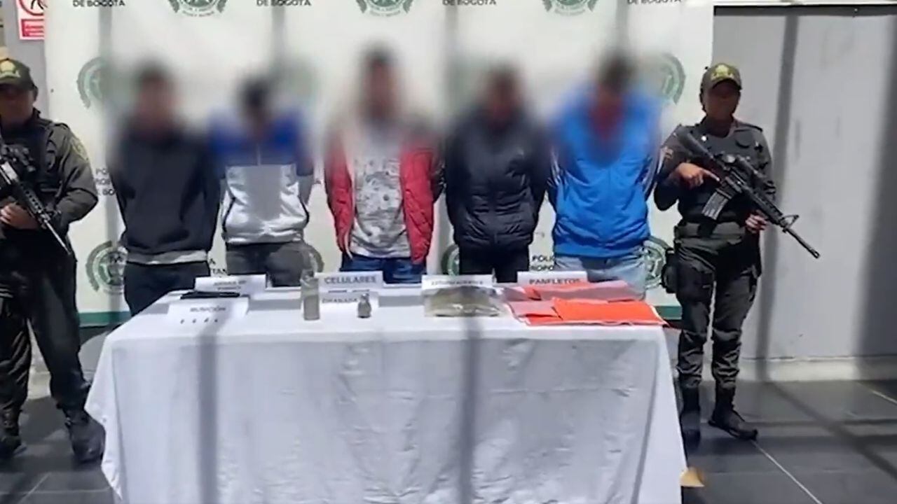 Los capturados por el caso del atentado con granada a un motel en Bogotá.