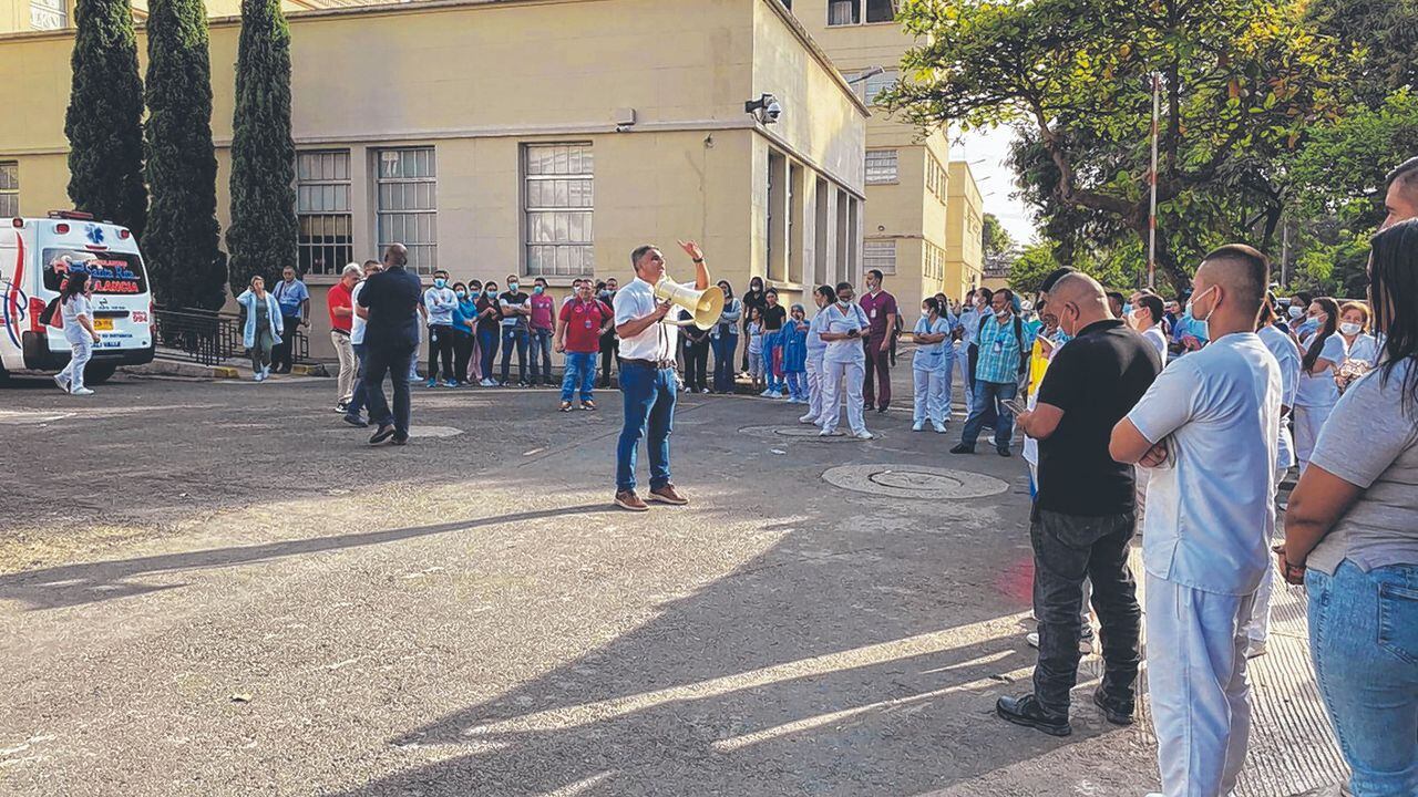 El pago a los trabajadores del Hospital Universitario del Valle, así como a los proveedores del centro asistencial, se ha visto afectado por la falta del giro de recursos desde Emssanar y Asmet Salud.