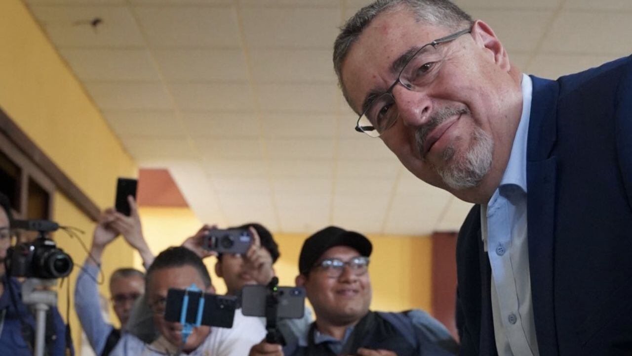 Bernardo Arévalo será el contrincante de Sandra Torres en la segunda vuelta presidencial en Guatemala