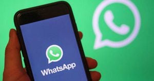 EPA / Whatsapp reveló el lunes que piratas informáticos consiguieron instalar un software con un sistema de vigilancia remota en algunos teléfonos celulares.