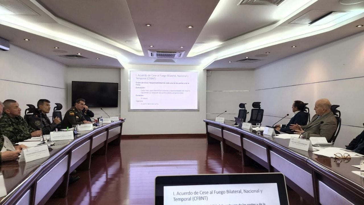 El presidente Gustavo Petro compartió la foto donde se ve una presentación con el texto 'Acuerdo de Cese al fuego bilateral, nacional y territorial'.