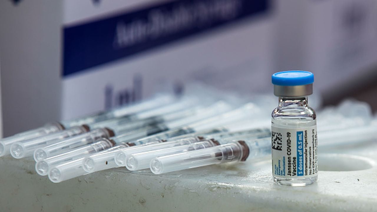 DHAKA, BANGLADESH - 2022/02/14: Medical syringes and vials containing Janssen COVID-19 Vaccine are seen during a vaccination campaign for transgender community and  Homeless people in Central Shaheed Minar, Dhaka. (Photo by Sazzad Hossain/SOPA Images/LightRocket via Getty Images)